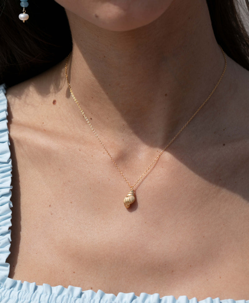 SHELL Gold Necklace